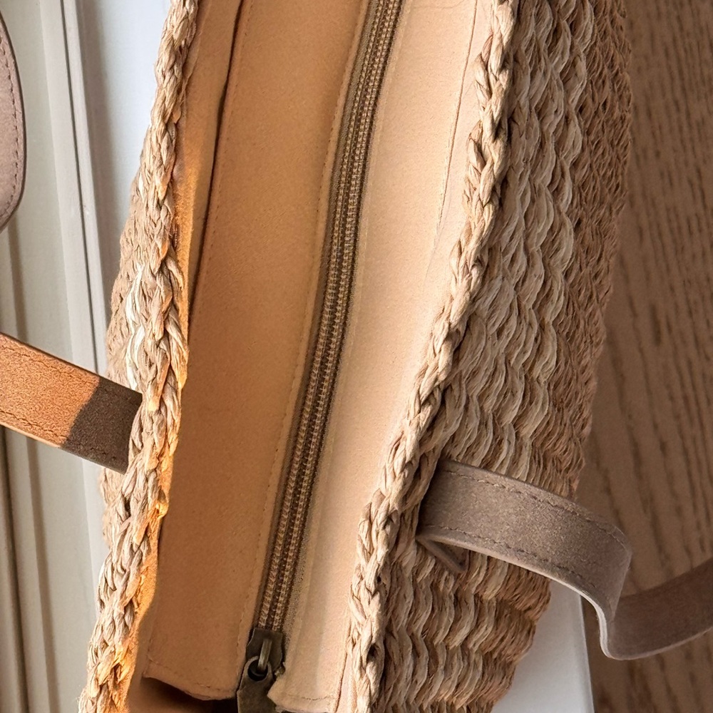 Sea & Sand woven seagrass zipped tote! Beach here you come! NWOT - Picture 2 of 9